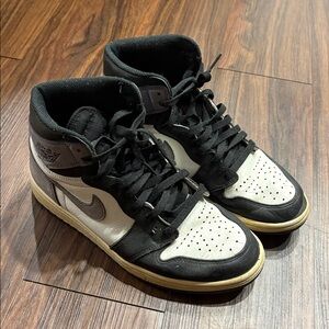 Nike Men's Black and White High-Top Sneakers